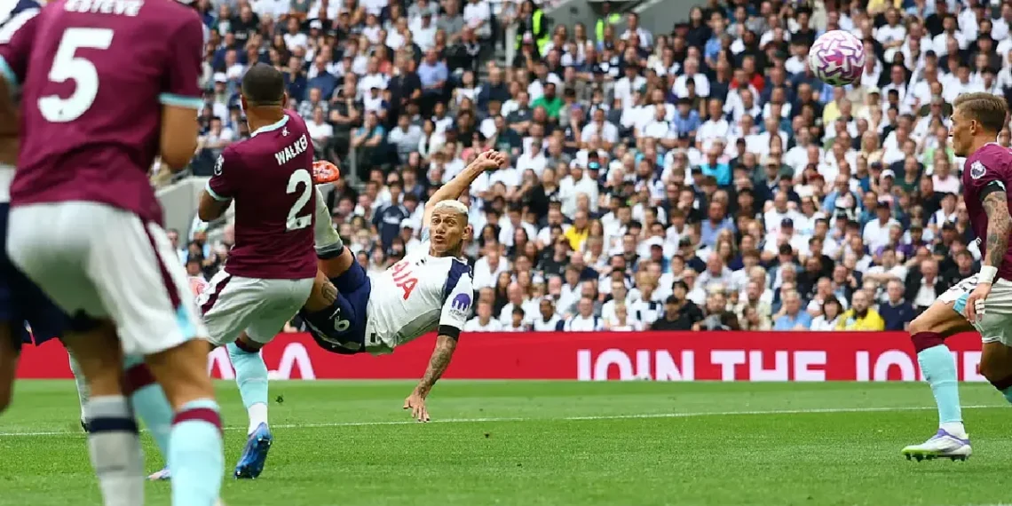 പ്രീമിയർ ലീഗ് : സിറ്റിക്കും ടോട്ടൻഹാമിനും വമ്പൻജയം, ന്യൂ കാസിലിന് സമനില, ബൈസിക്കിള്‍ ഗോളുമായി റിച്ചാർലിസൺ